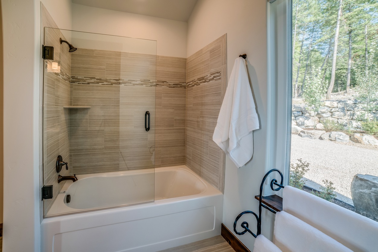 Shower & Tub Installation in Petronila